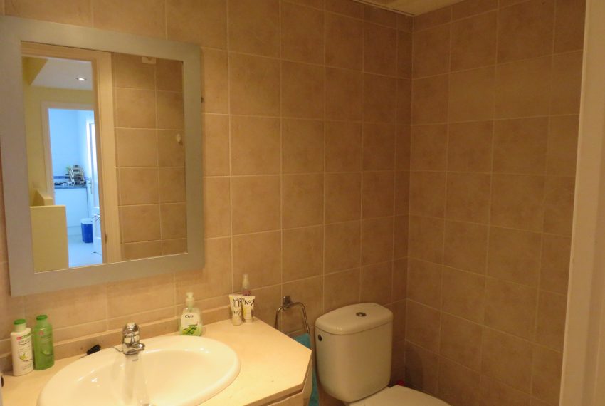 rent-holiday-casares-view-beach-toilet