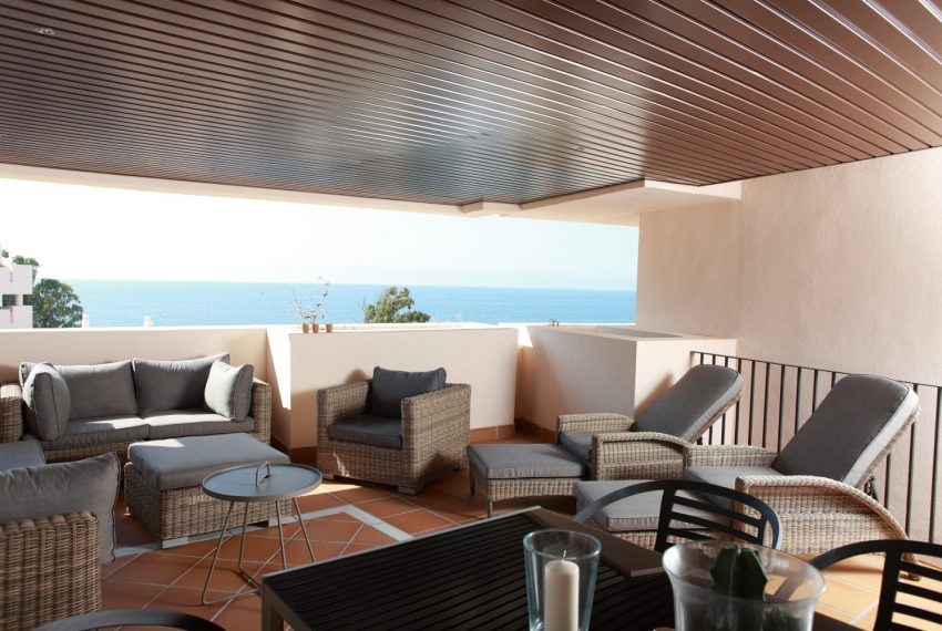buy-luxury-apartment-beachside-terrace-seaviews-estepona-bahía-plata