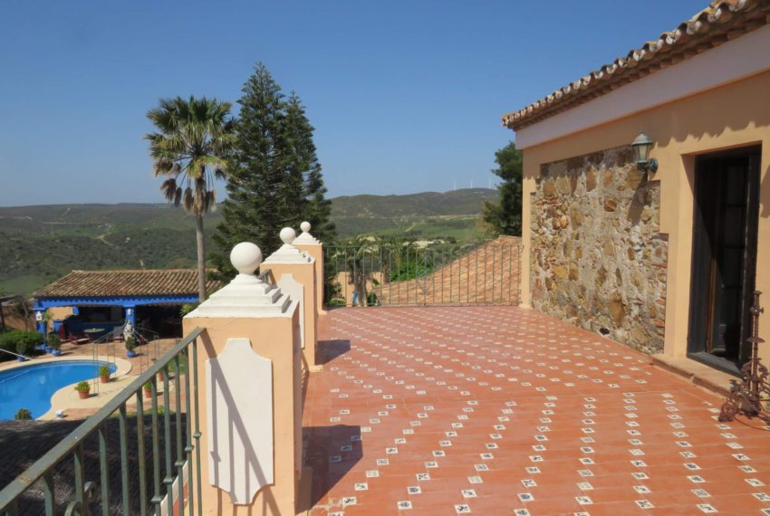 manilva-villa-buy-see-views-garden-swimming-pool-main-terrace-2