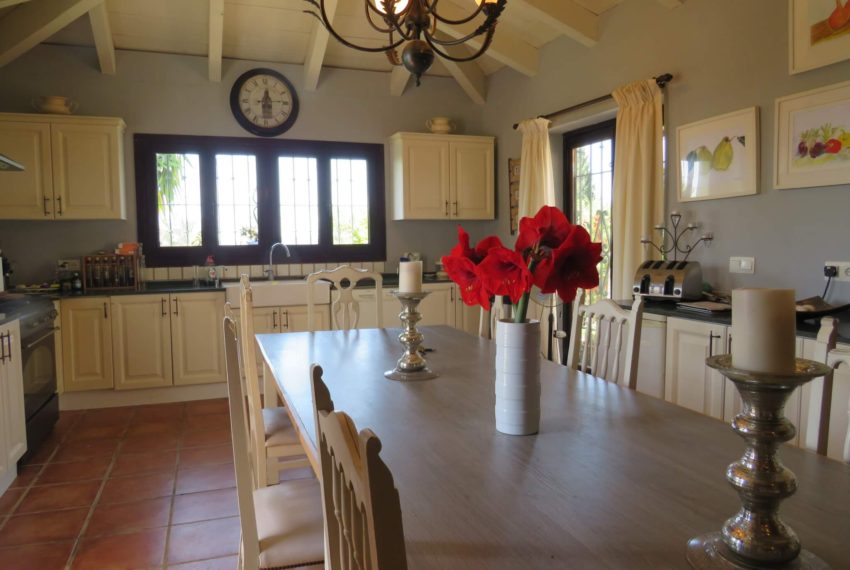 manilva-villa-buy-see-views-swimming-pool-garden-terrace-kitchen