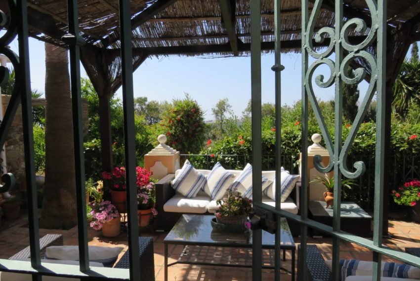 manilva-villa-buy-see-views-swimming-pool-graden-terrace-outside