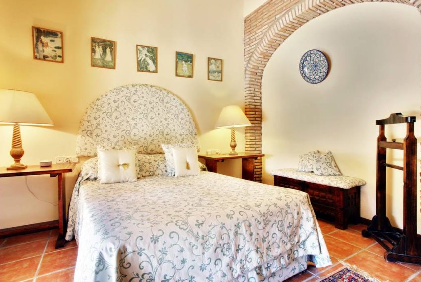 manilva-villa-buy-see-views-terace-garden-swimming-pool-bedroom-3 (2)