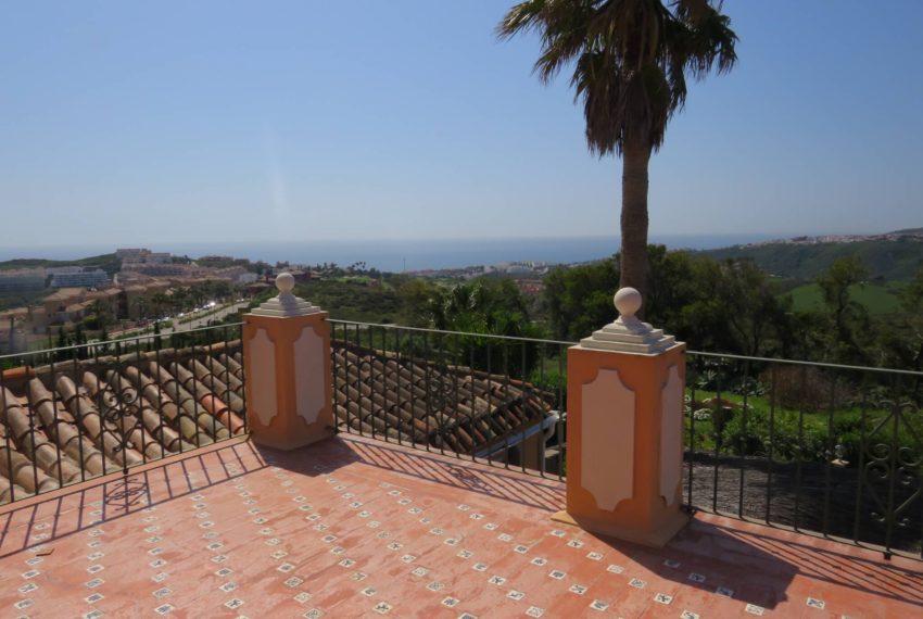 manilva-villa-buy-see-views-terrace-garden-swimming-pool